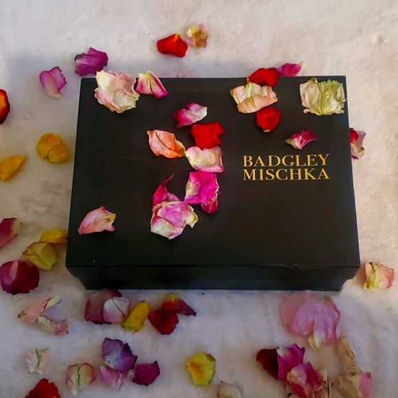 Badgley Mischka Oakes Pump - Picture 2 of 8